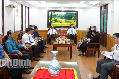 Đoàn công tác của Sở Giáo dục và Thể thao tỉnh U-đôm-xay thăm, làm việc tại Ninh Bình